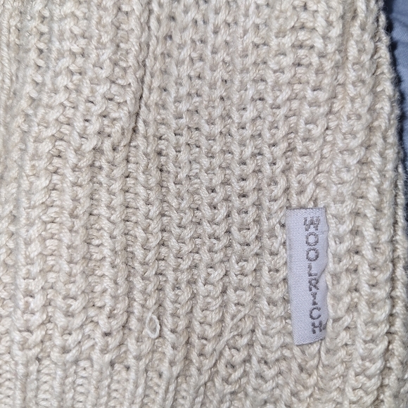 A Woolrich chunky cable knit full zip ladies sweater in a size medium. - Picture 5 of 6